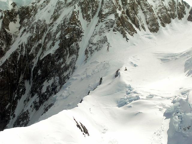 P6250230.JPG - You could see a camp in the top center of this photo and a caravan of tethered climbers approaching camp.
