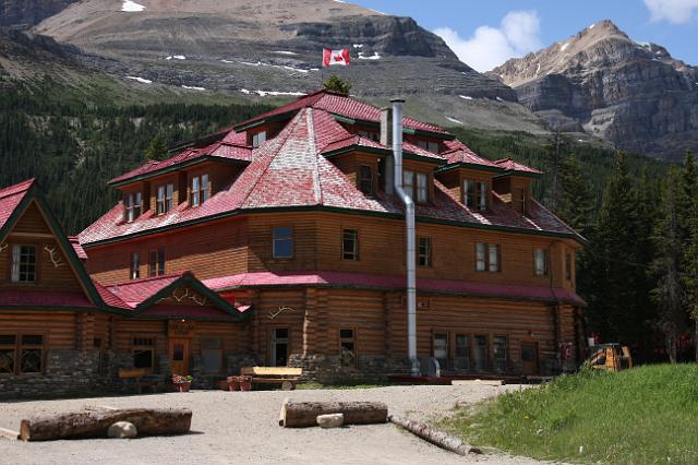 IMG_2455.JPG - Simpsons's Num-Ti-Jah Lodge, next to Bow Lake.