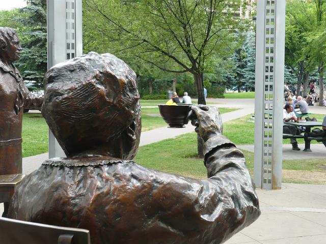 P1000594.JPG - Statue of "The Famous Five" Canadian women.