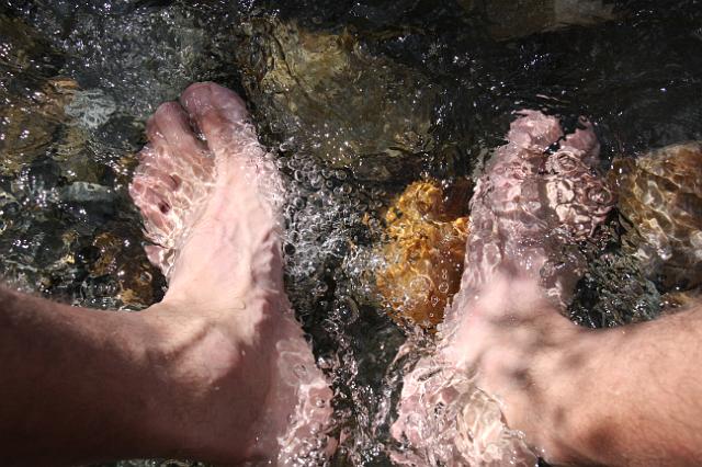 IMG_2731.JPG - Cooling my tired feet in a glacial stream... I lasted less than 10 seconds.