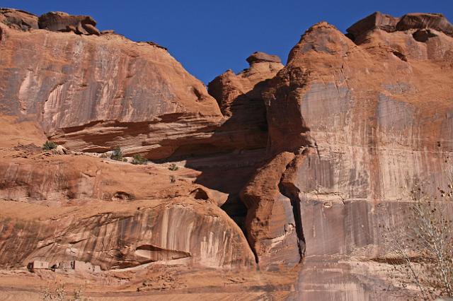 IMG_3789.JPG - There's no end to sheer colorful cliffs and rock formations.