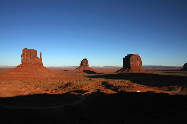 IMG_4076.JPG - Sunset at Monument Valley.