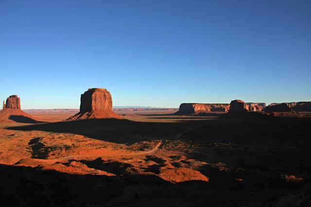 IMG_4085.JPG - Sunset at Monument Valley.