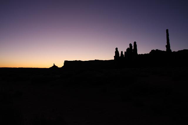 IMG_4134.JPG - Sunrise in Monument Valley.