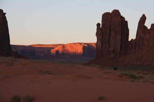 IMG_4162.JPG - Sunrise in Monument Valley.