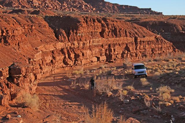 IMG_4212.JPG - Our marooned van.  We were stranded without radio contact for over 1 hour.