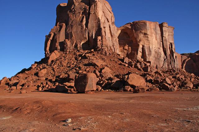 IMG_4218.JPG - Sunrise in Monument Valley.