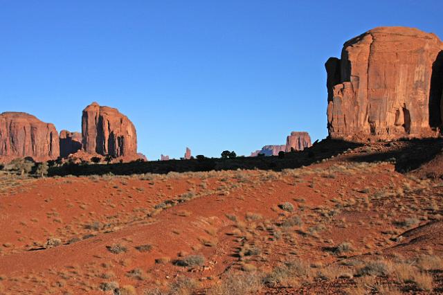 IMG_4227.JPG - Sunrise in Monument Valley.