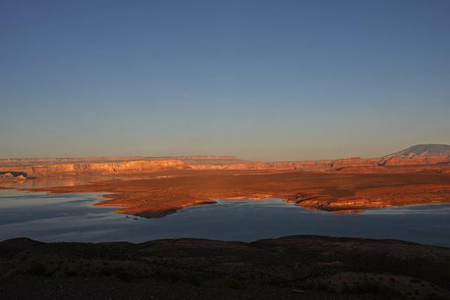 IMG_4353.JPG - Lake Powell sunset from Waheap lookout.
