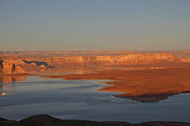 IMG_4365.JPG - Lake Powell sunset from Waheap lookout.