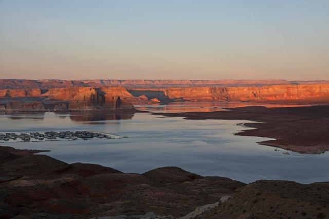 IMG_4386.JPG - Lake Powell sunset from Waheap lookout.