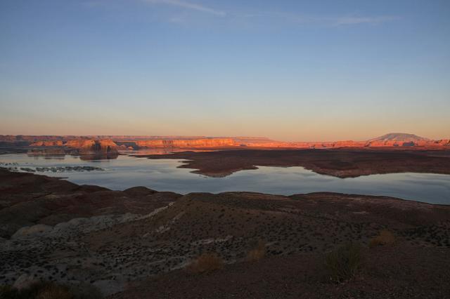 IMG_4389.JPG - Lake Powell sunset from Waheap lookout.