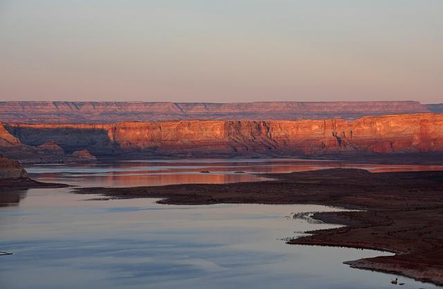 IMG_4395.JPG - Lake Powell sunset from Waheap lookout.