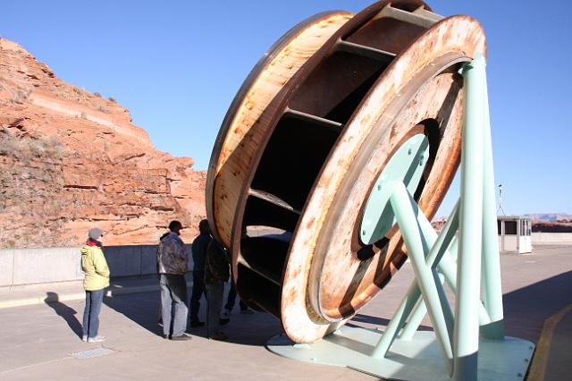 IMG_4397.JPG - 45 ton power turbines used at the Glen Canyon dam.