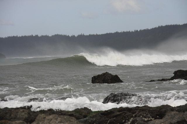 IMG_6323.JPG - Big waves preceeding a storm.