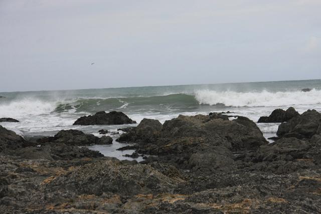 IMG_6335.JPG - Big waves preceeding a storm... it's almost time to bail to higher ground!
