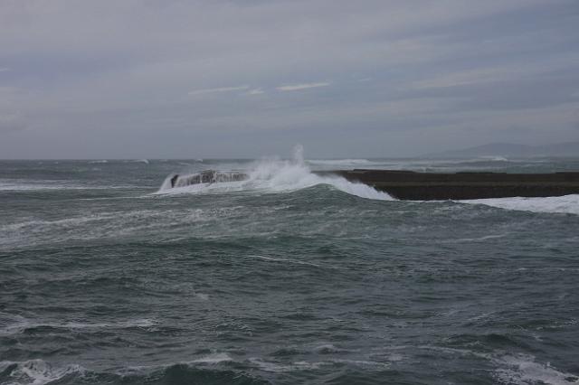 IMG_6358.JPG - Waves crashing into a jetty in Bandon, OR... I didn't go fishing as planned on this day.