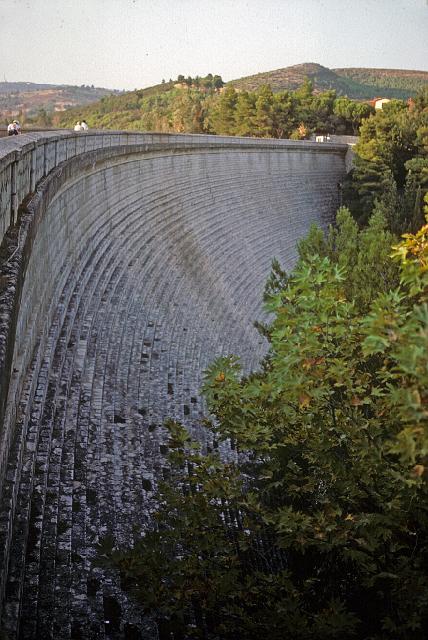 greece0016.jpg - The Marathon dam.  This dam created Lake Marathon in 1931, which still provides much of Athen's drinking water.