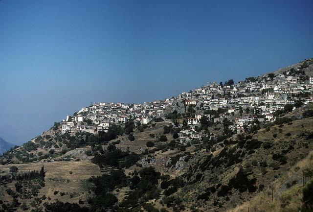 greece0038.jpg - Town of Arahova, close to Delphi.