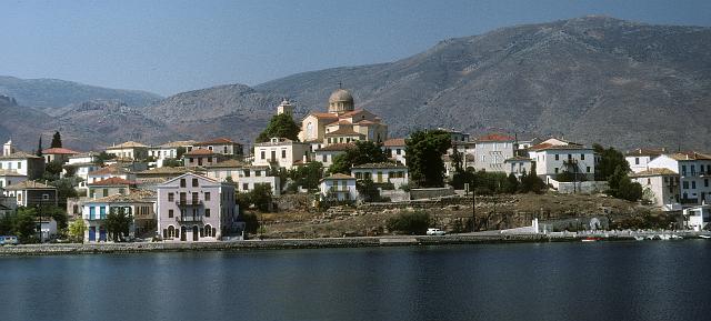 greece0048.jpg - The historic fishing village of Glaxidi, near Delphi.