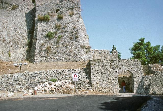 greece0050.jpg - Entrance to the Tolophon fortress - a very well preserved Byzintine fortress.