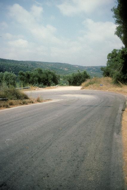 greece0096.jpg - Steep switchbacks departing from Hora.