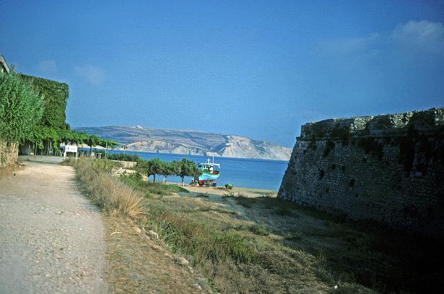 greece0100.jpg - The beach at Methoni (southwest tip of the Peleponesous) with a Venitian fortress.