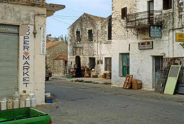 greece0123.jpg - Fortress town of Areopoli.  The original inhabitants took defense seriously and many of these building have 3' thick walls.  This area remained unconquered under the Ottoman empire.