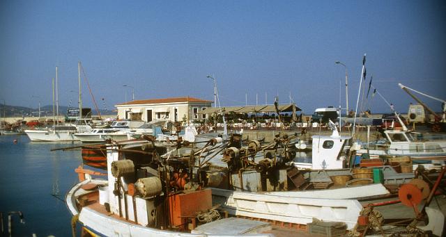 greece0127.jpg - The harbor of Githio.