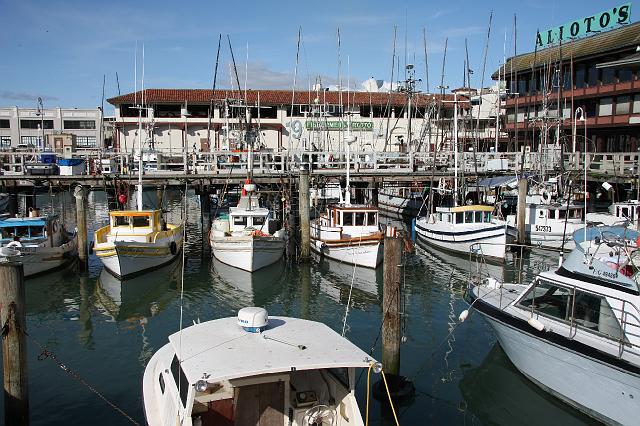 IMG_1168.JPG - Fishing boats crowd Fisherman's wharf.