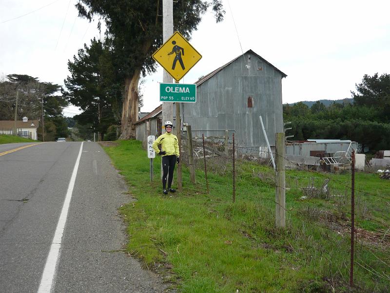 P1000191.JPG - One of the many tiny towns on the Pacific Coast HW.